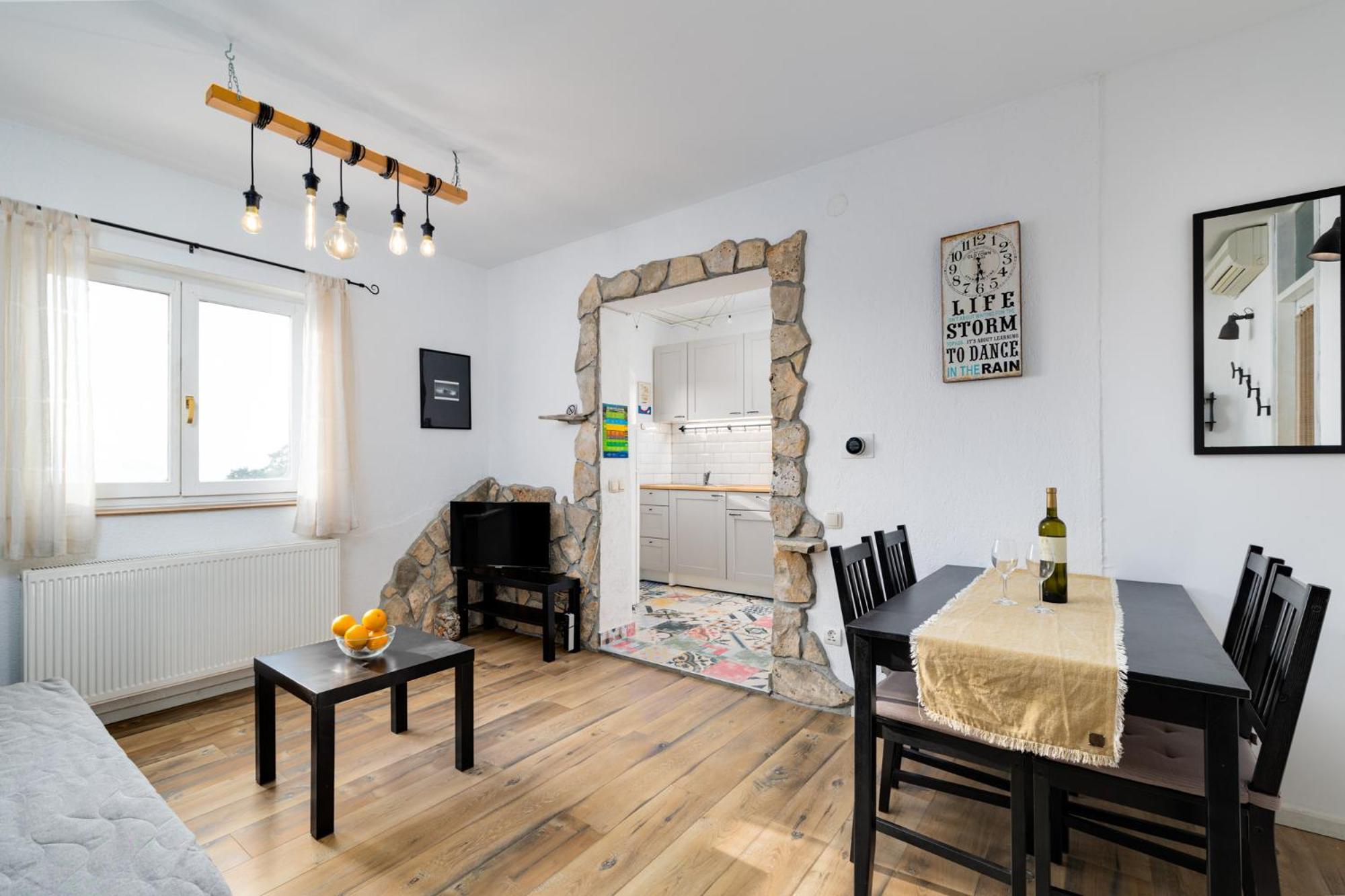 Apartment Iskra By El-Pi Tours Нивице Екстериор снимка